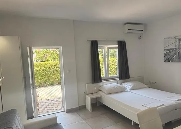 White Pearl Apartment